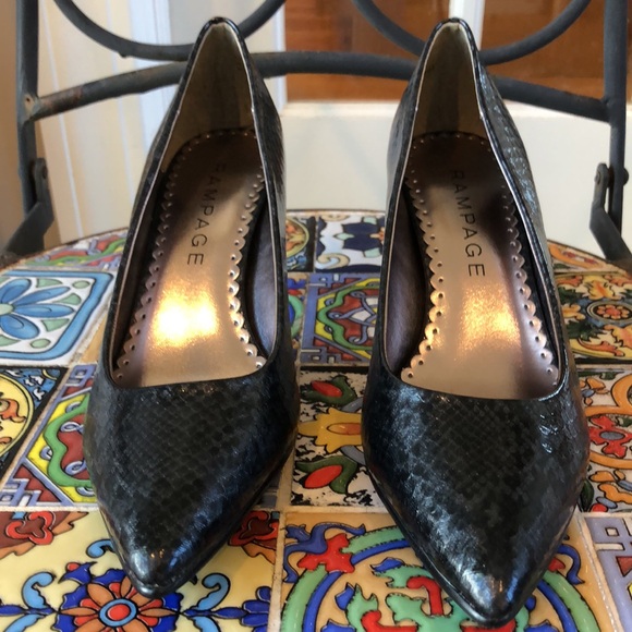 Rampage black snake print pointy toe pumps - Picture 2 of 8